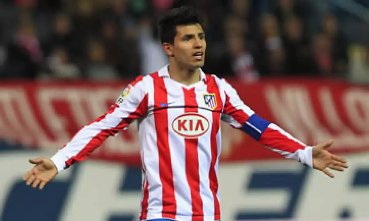 Agüero fue uno de los artífices del histórico doblete del Atlético de Madrid en la temporada 2009-10, donde el club ganó la Europa League y la Supercopa Europea. (Foto: AP)