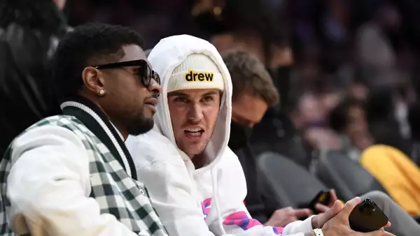Golden State Warriors v Los Angeles Lakers