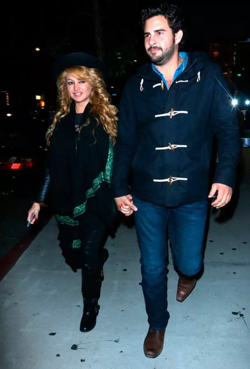 Gerardo Bazúa no comprende por qué su novia tiene que pasarle 10,000 dólares al mes a su exmarido Nicolás Vallejo-Nágera.