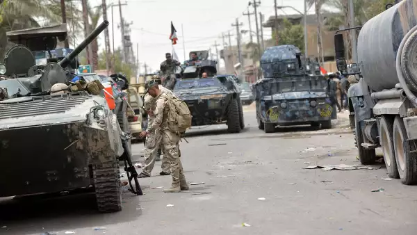Fuerzas especiales iraquíes hicieron el viernes rápidos avances en el corazón de Falluyah.
