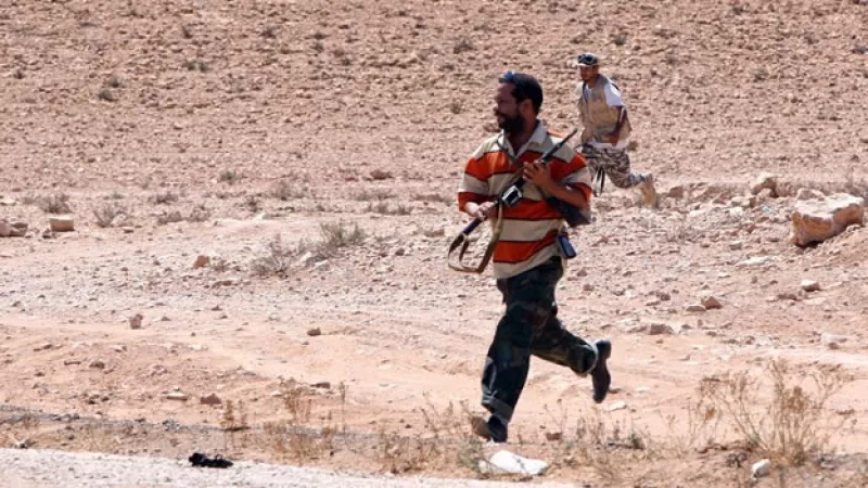 rebeldes en las afueras de bani walid