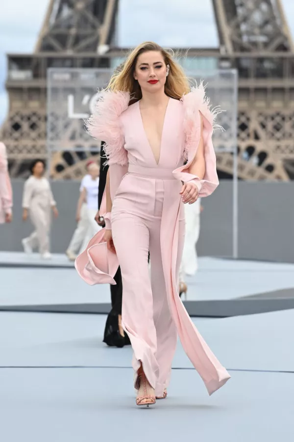 "Le Defile L'Oreal Paris 2021" : Runway - Paris Fashion Week - Womenswear Spring Summer 2022