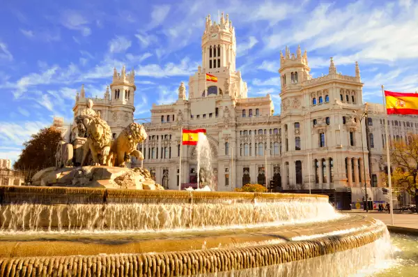 vista de la Plaza de Cibeles en Madrid, España.