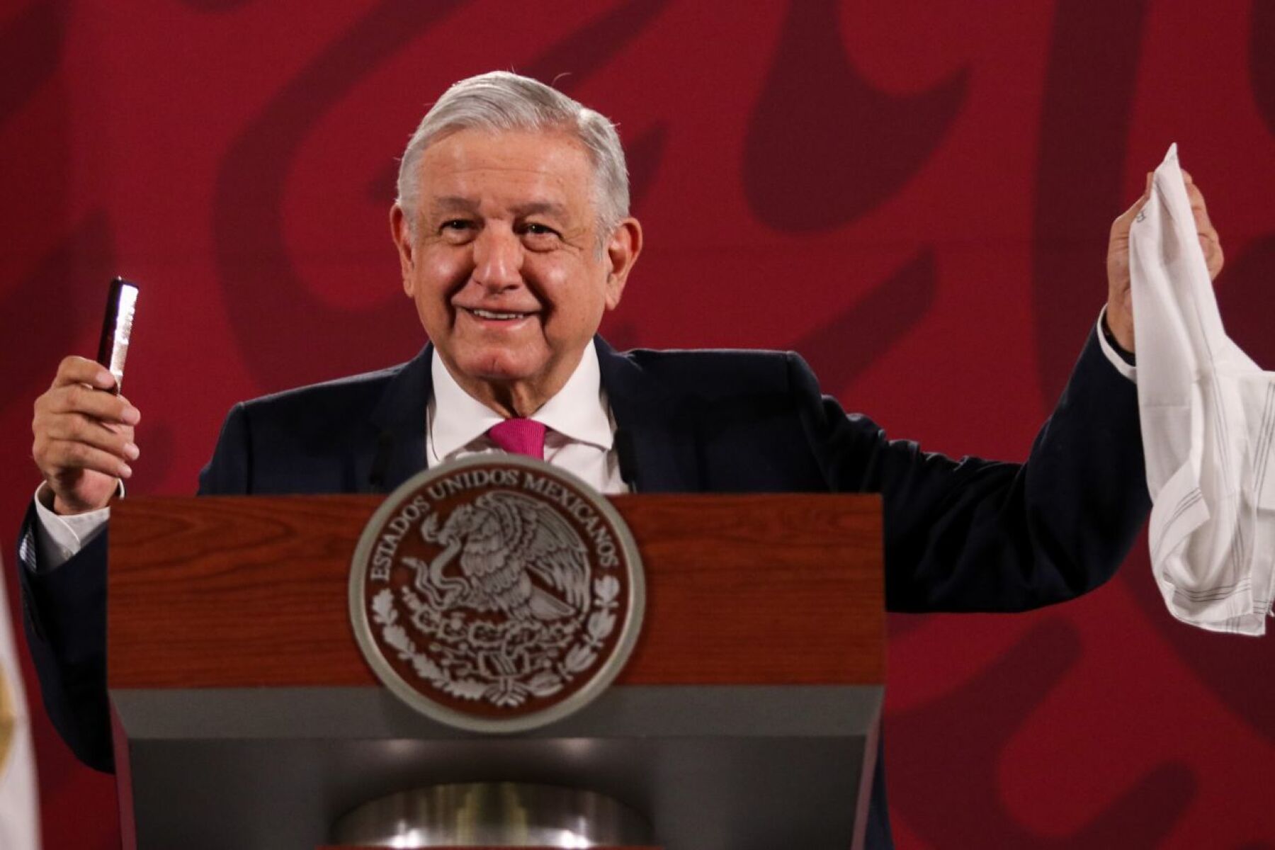 La aprobación de AMLO registra un alza de ocho puntos, según encuesta