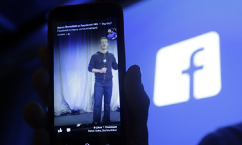 Zuckerberg toma un desafío nuevo cada año, por ejemplo en 2010 aprendió mandarín y en 2012 dedicó parte de su tiempo a hacer programación. (Foto: AP)