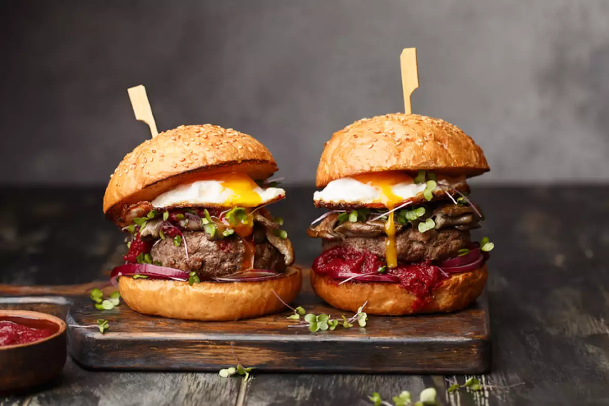 El día de la hamburguesa se celebra el 28 de mayo.