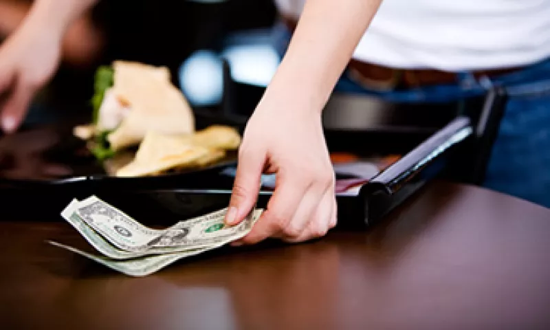 La eliminación de las propinas podría aumentar el costo de los platillos. (Foto: Shutterstock )