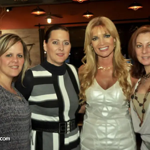 Ivonne Valero, Alicia Chelesque, Verónica Lepeley Cambiaso y Paty de Ibáñez