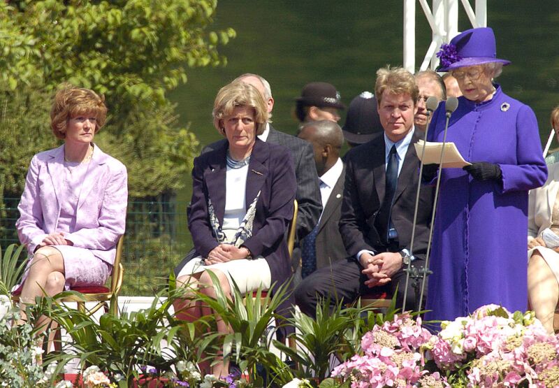 Lady Jane Fellowes y Lady Sarah McCorquodale
