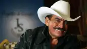 Joan Sebastian inició su carrera como cantautor a mediados de los setentas.