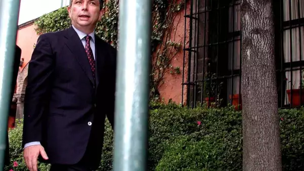 carlos-cabal-peniche-