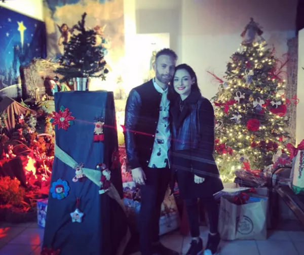 La pareja de recién casados celebró su primera Navidad juntos después de haberse casado a principios de diciembre en Puerto Escondido.