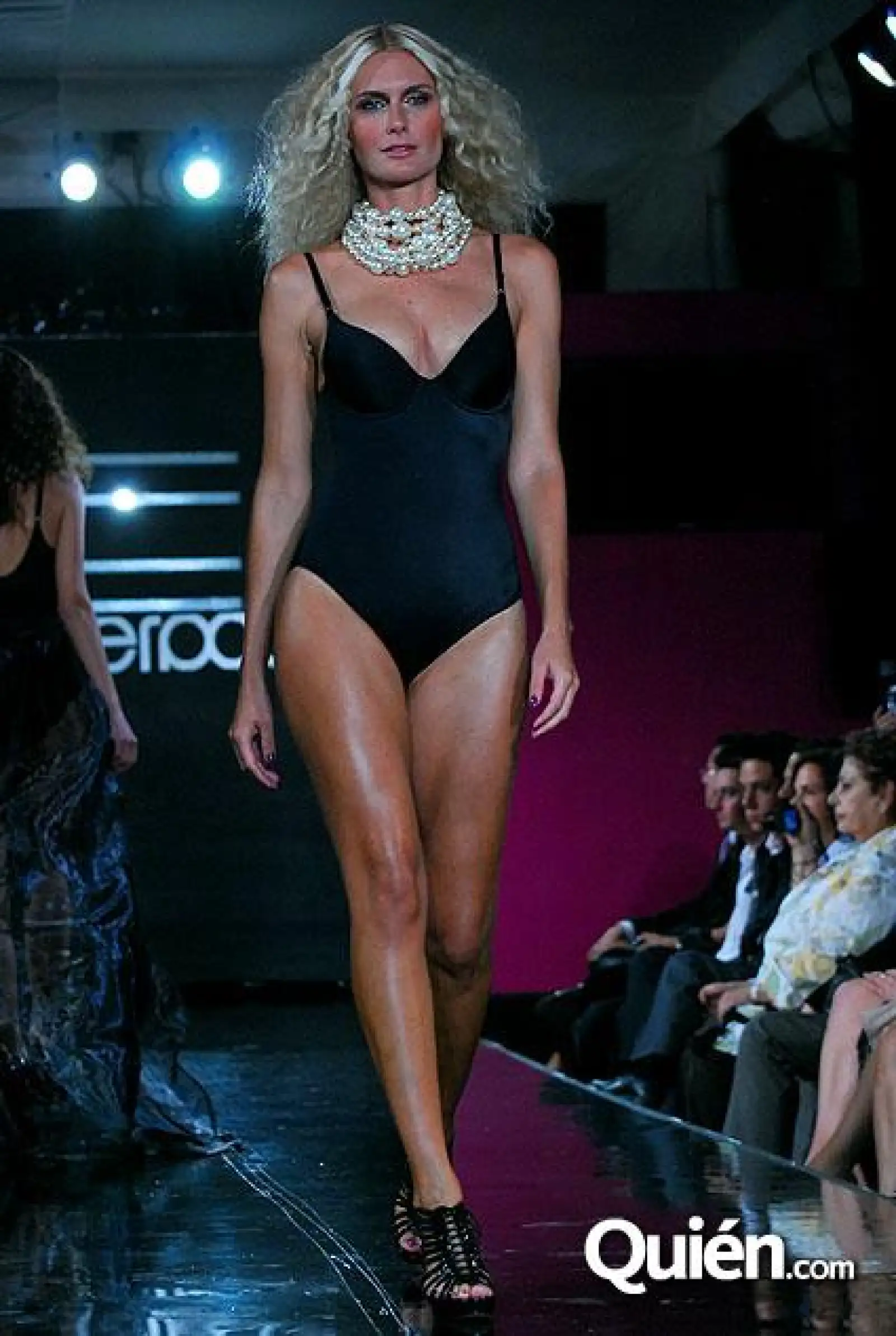 PASARELA LENCERIA LIVERPOOL