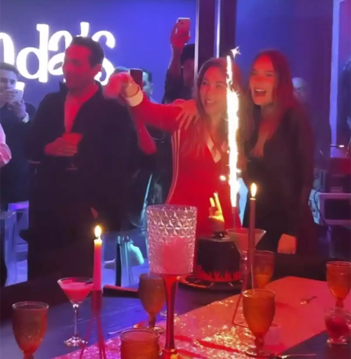 Belinda organiza una fiesta de cumpleaños para su mamá Belinda Schüll