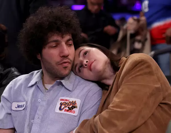 Benny Blanco, su esposo, ha sido una gran fuente de apoyo y amor para Selena Gomez.