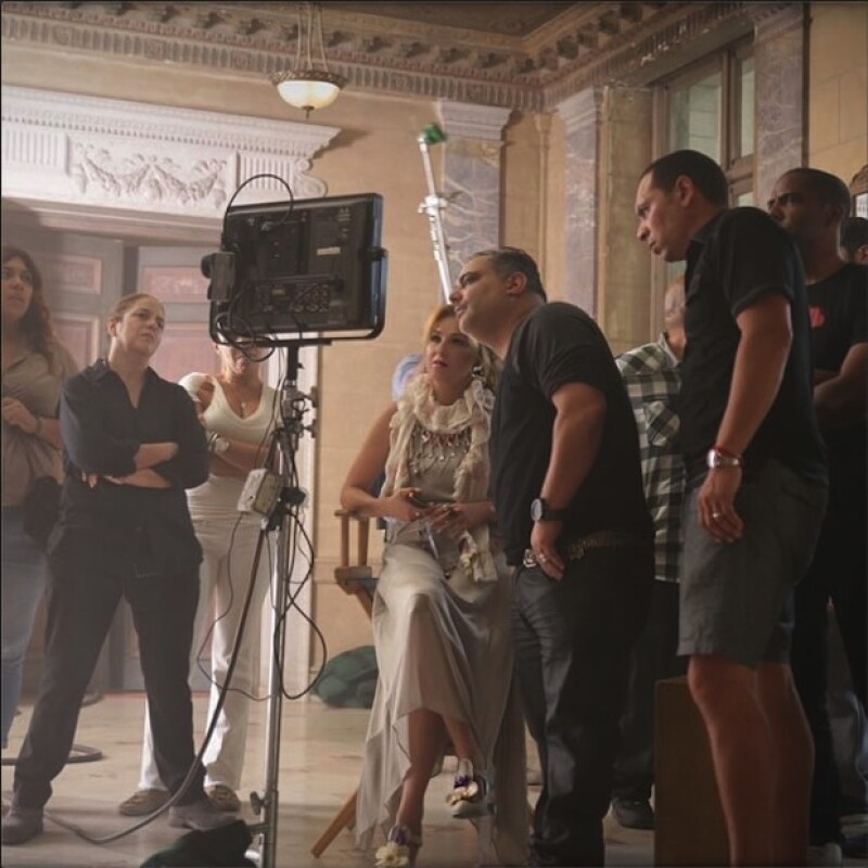 ThalÃa en el set de grabación de su nuevo video.