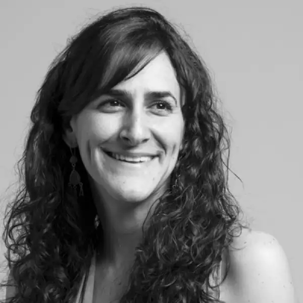 Dirige Deportes para Compartir, cuya metodología le da sentido social a los juegos infantiles cotidianos. Captó la atención en Davos 2014.