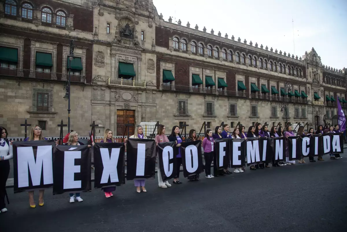 Protesta Mujeres PAN Palacio-5