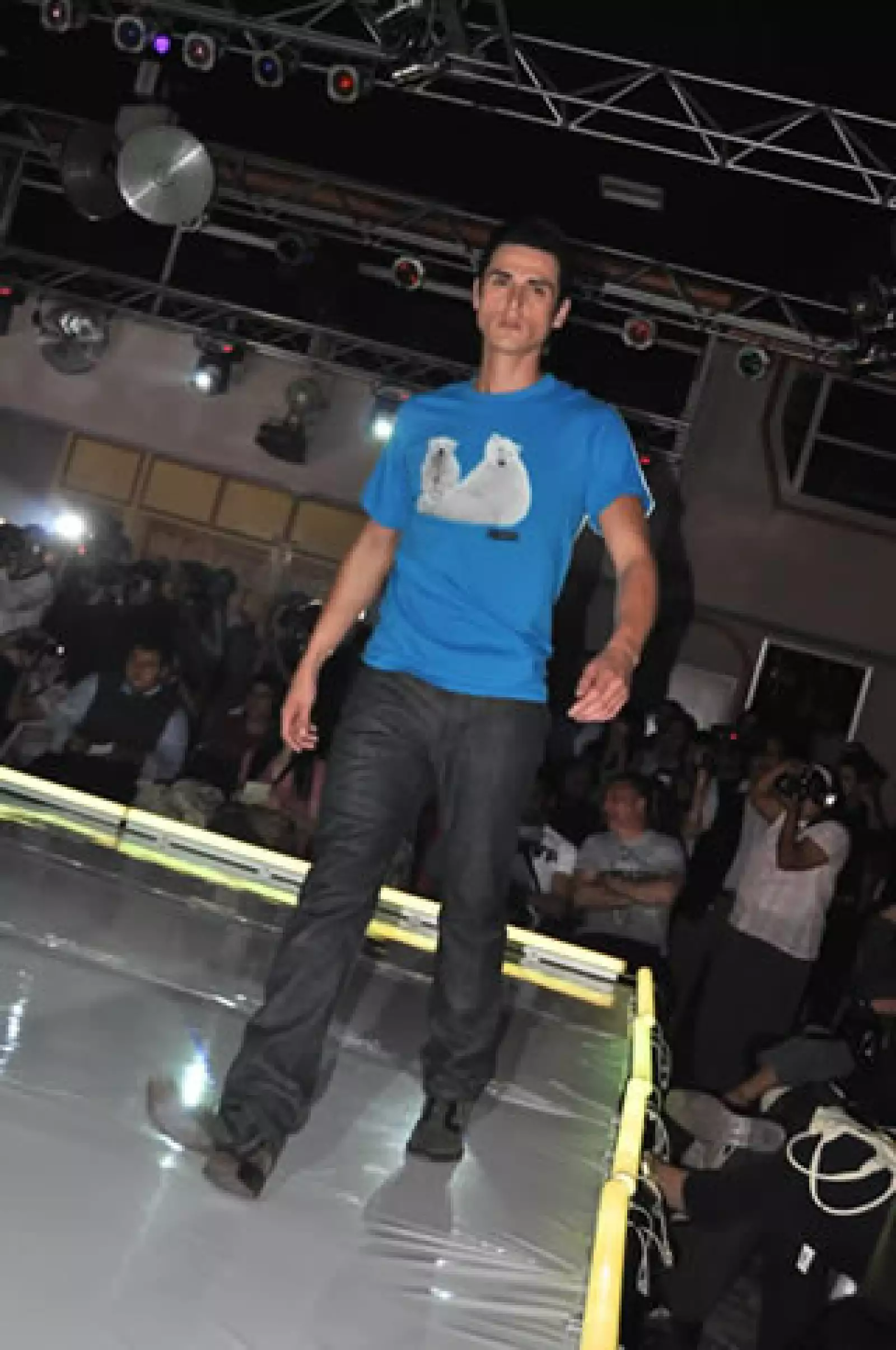 The Naked Tropicalia