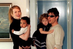 Nicole Kidman y Tom Cruise con sus dos hijos adoptivos, Isabella y Connor, cuando eran pequeños.
