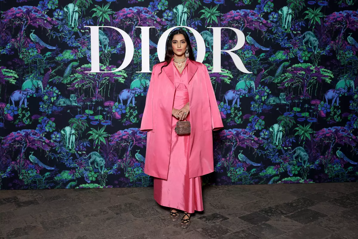 Christian Dior : Photocall - Womenswear Fall 2023 Show In Mumbai