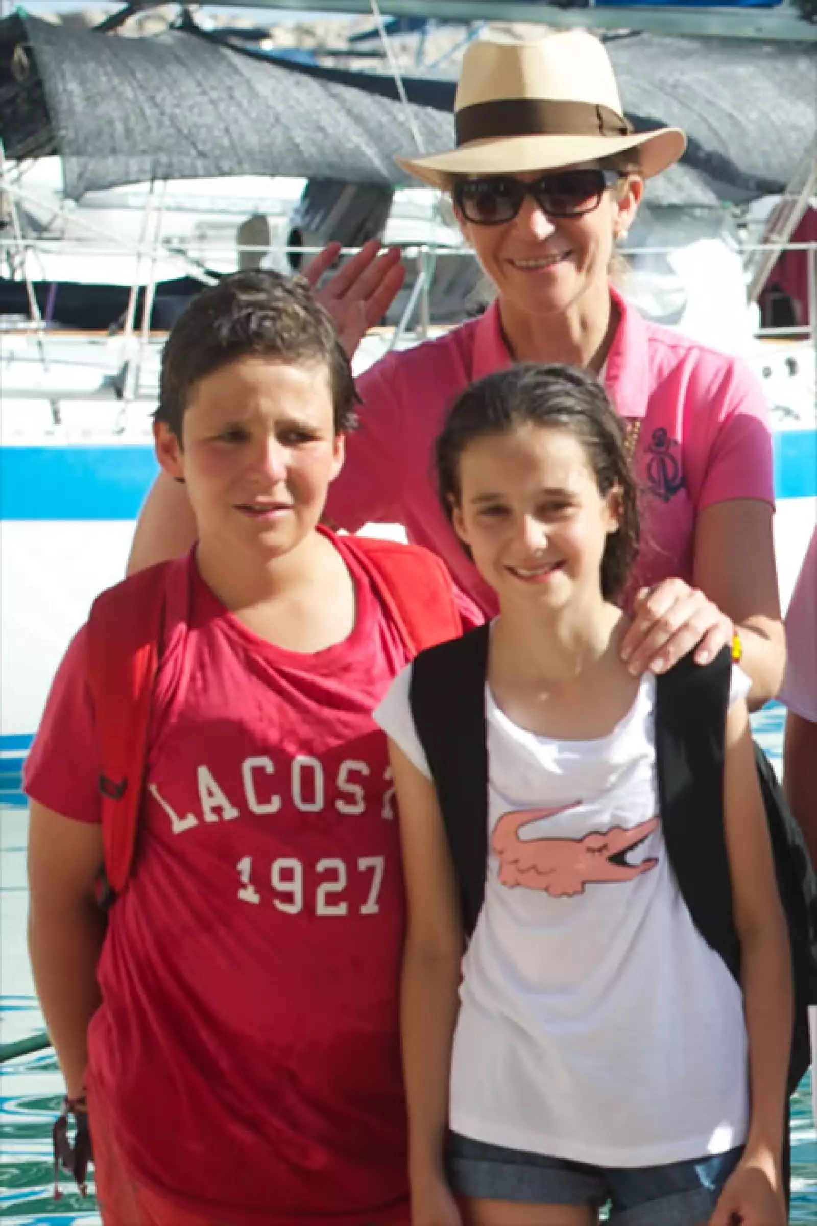 Con su madre y hermana.