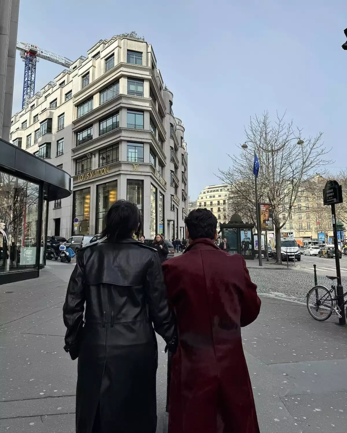 Christian Nodal y Cazzu en Paris Fashion Week