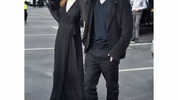 Aunque llegaron por la puerta de atrás, el glamour de "Brangelina" no pudo pasar desapercibido. Ambos con atuendos perfectos y mostrando al público la estable y feliz pareja que son.