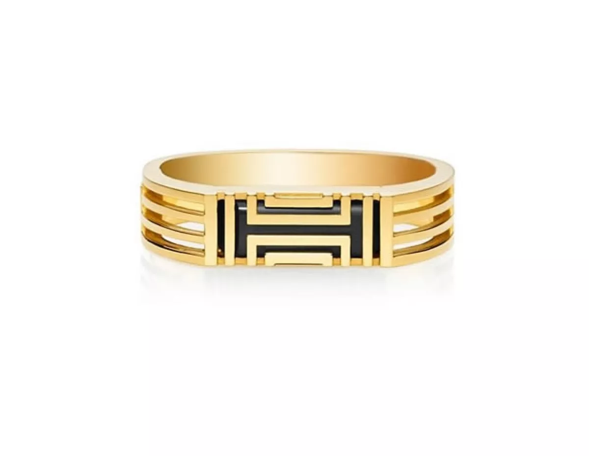 Tory Burch modernizó el diseño de la pulsera Fit Bit.