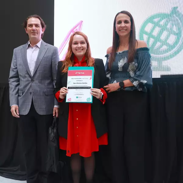 Edgar Rodríguez, Sara Benítez y Grace Rojas 