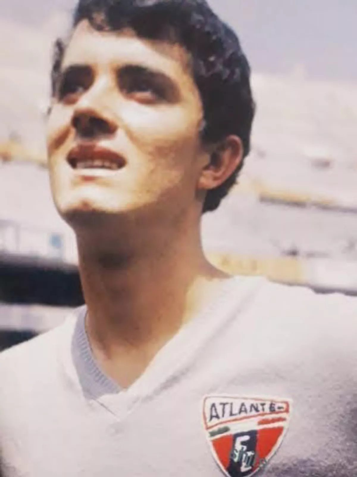 Raúl Orvañanos, autor del libro 'Mi Vida es el Futbol', reflexiona en torna a la Copa del Mundo y el deporte que marcó su historia personal