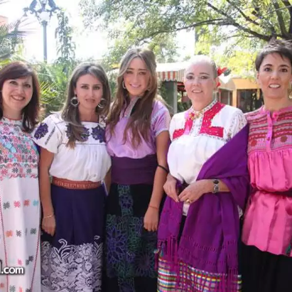 Desayuno Homenaje Desfile trajes de ?ca