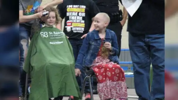 La mejor amiga de Marlee Pack, una niña diagnosticada con cáncer alveolar, organizó un evento masivo en solidaridad con ella.