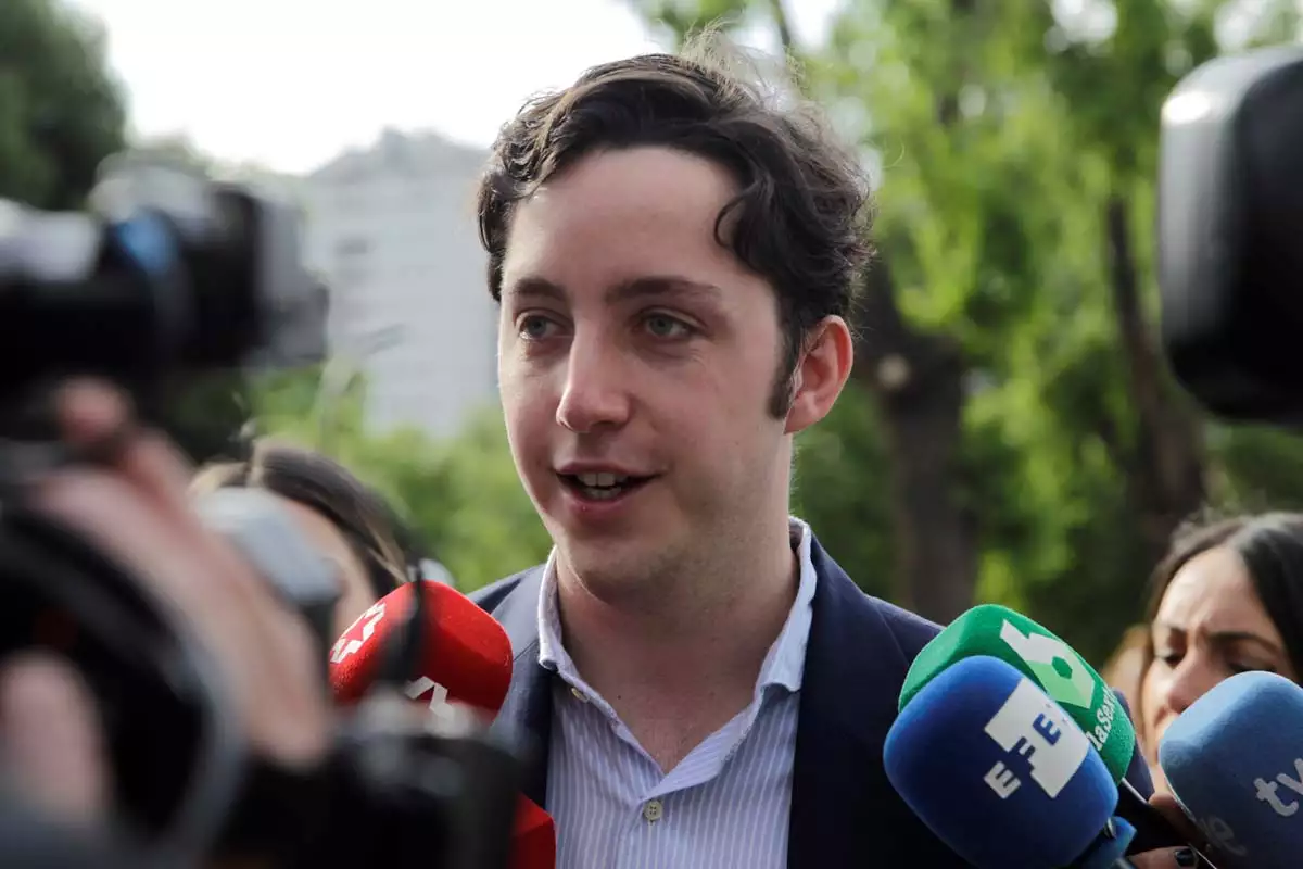 Francisco Nicolás Gómez Iglesias ha sido acusado de usurpación de funciones públicas.