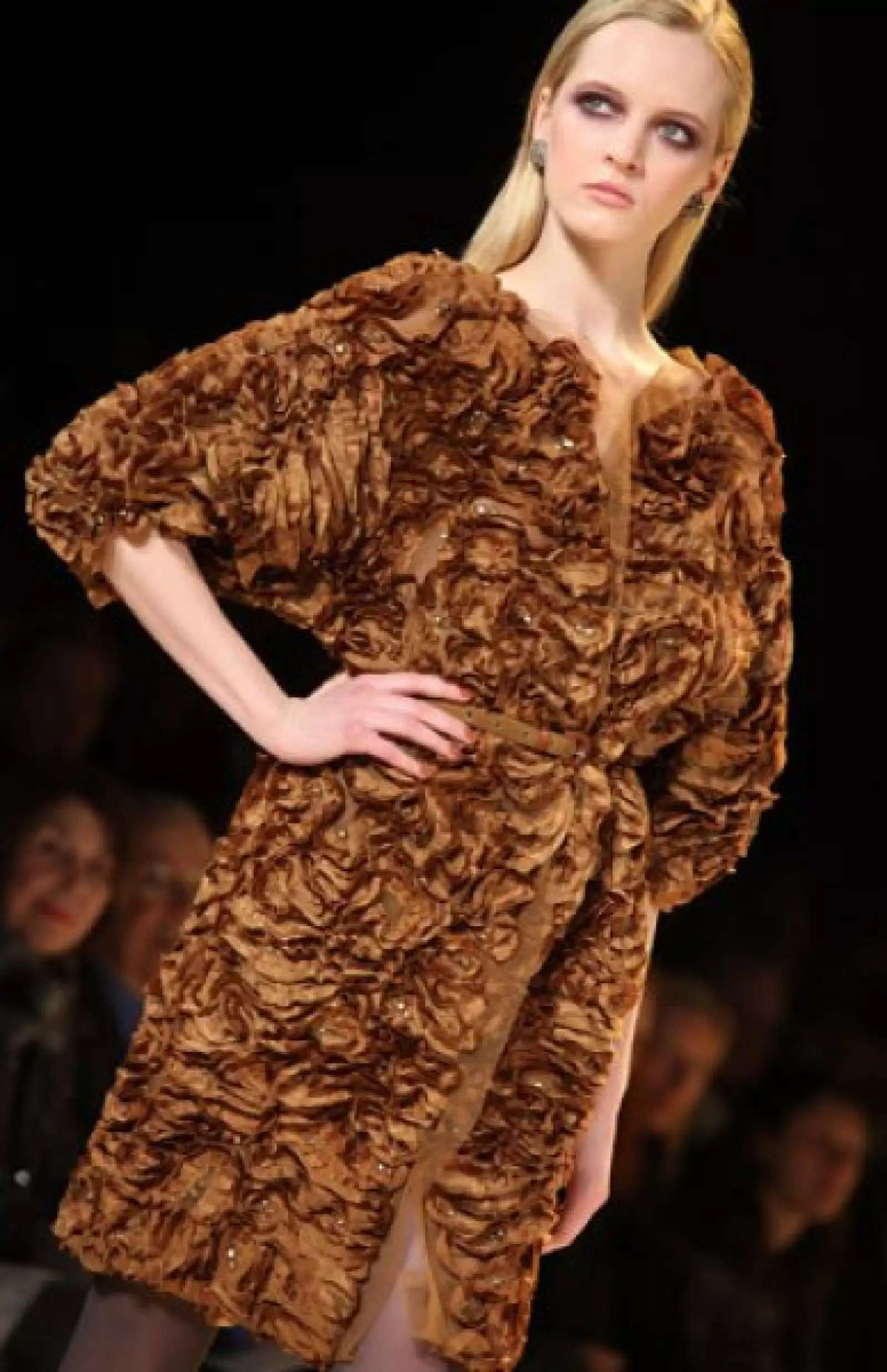 Una actitud sofisticadamente femenina y detalles que impresionan, revelan lujo en toda regla.