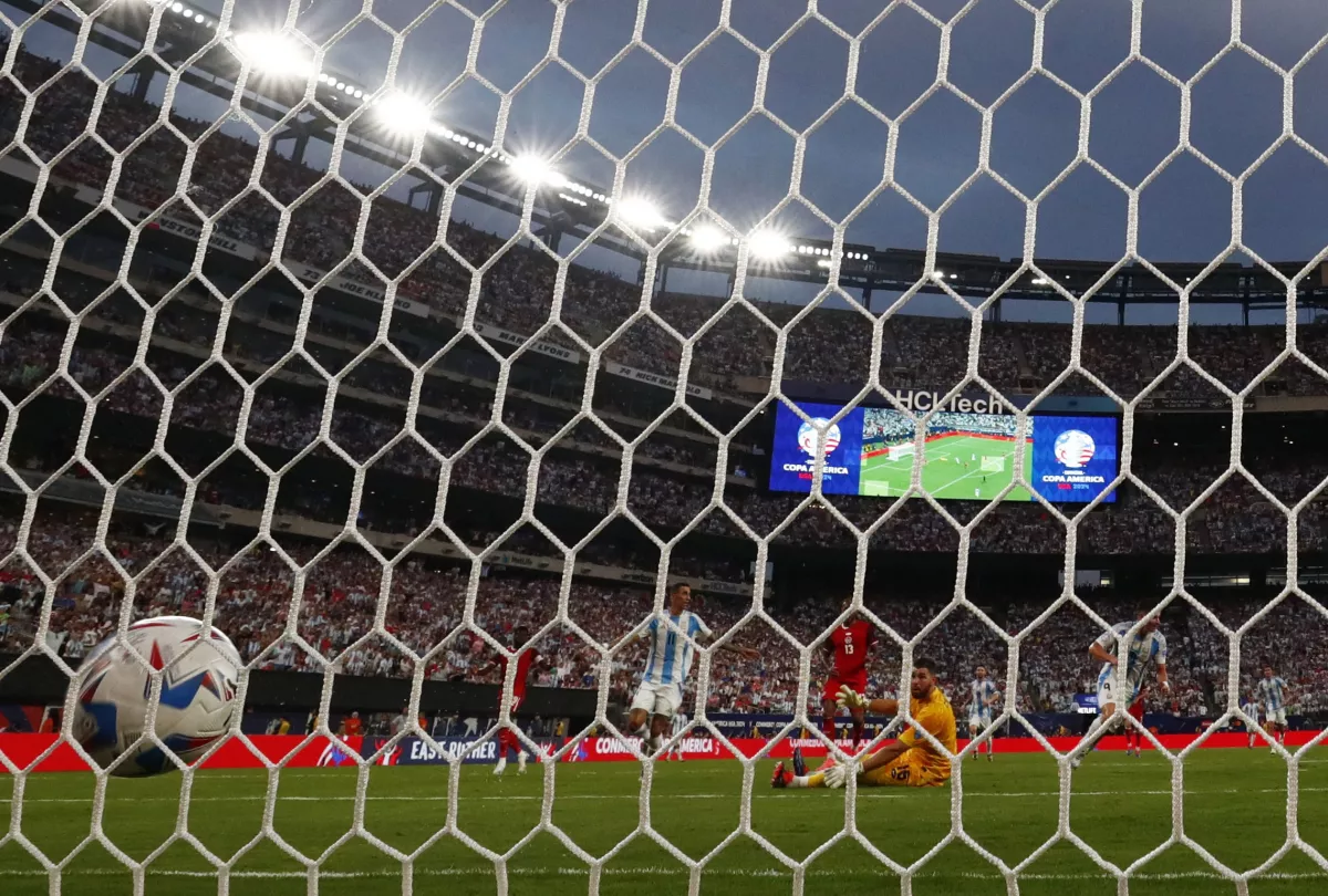 No solo en la cancha: en el futbol, la defensiva también está en la ciberseguridad