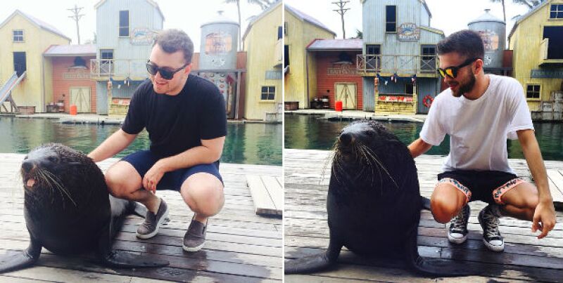 Sam y Jonathan se tomaron la foto del recuerdo con los leones marinos en Sea World Australia.