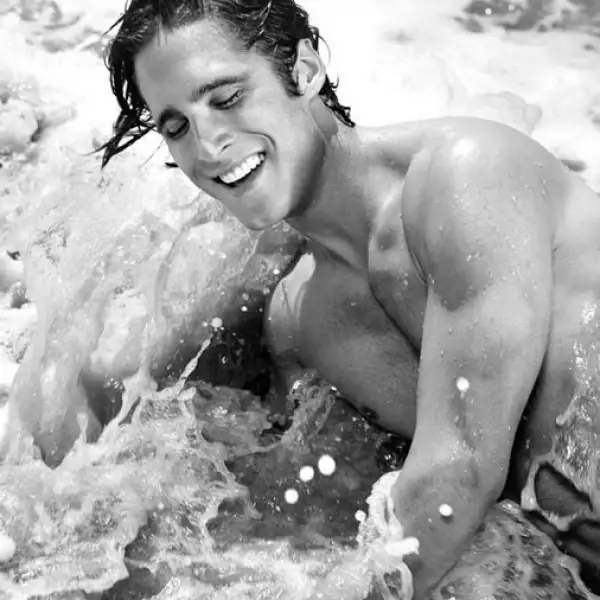 El guapo Diego Boneta también posó para Abercrombie y lo hizo más hot que nunca.