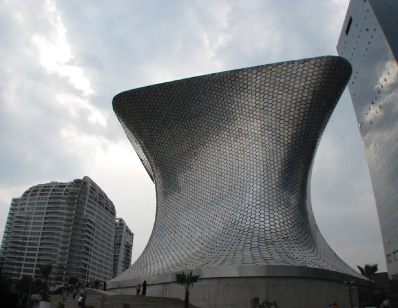 Fernando Romero, arquitecto del inmueble, reveló a través de Twitter que hasta la fecha el lugar lleva 990 mil visitantes.