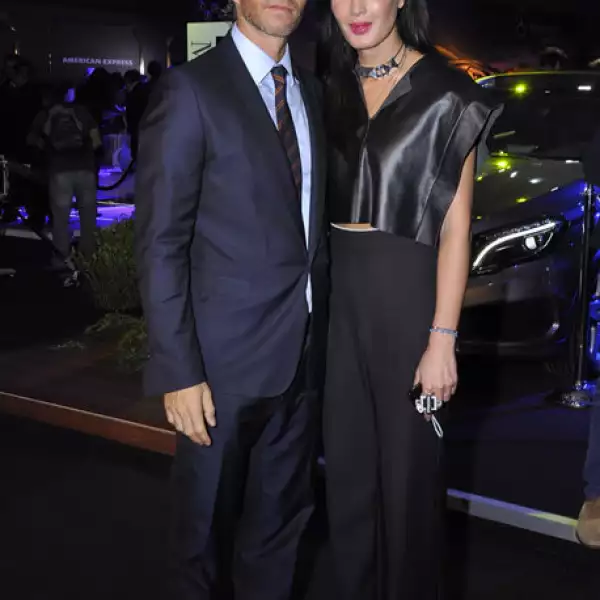 Martha Cristiana eligió un top asimétrico en piel ideal para combinar con pantalones a la cintura.