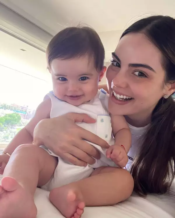 ximena-navarrete-bebe