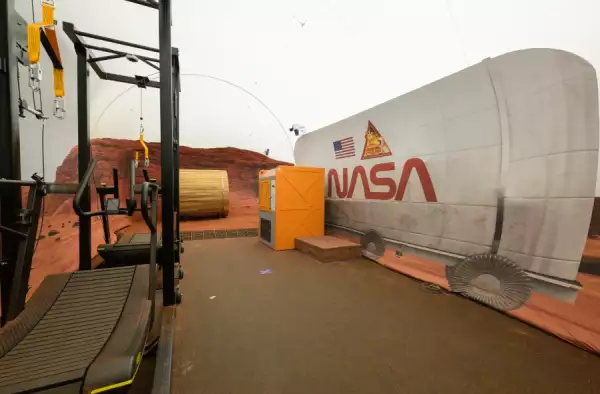 Científicos terminan encierro de más de un año en "un Marte" simulado por la NASA