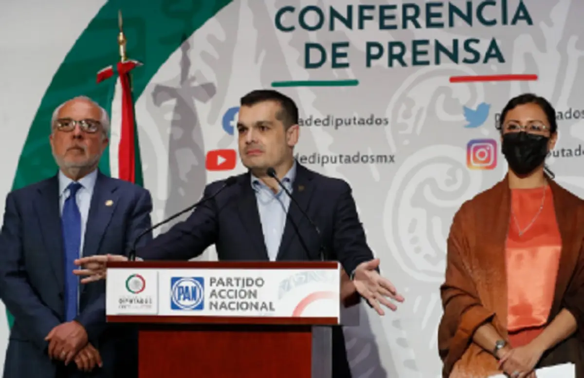 Diputado Jorge Triana denuncia a líderes de Morena por daño moral.