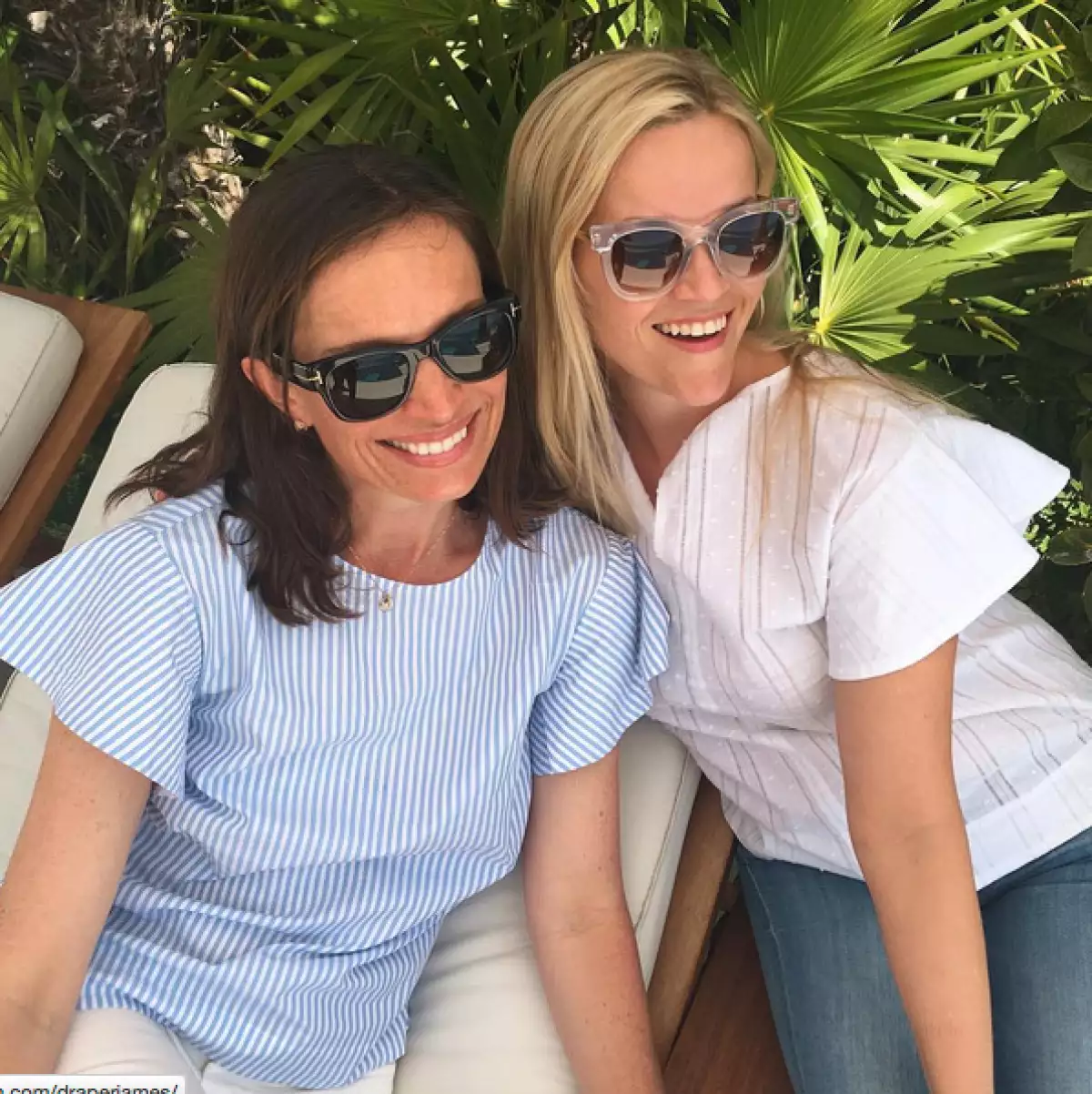 Reese recientemente visitó Cabo con su mejor amiga.