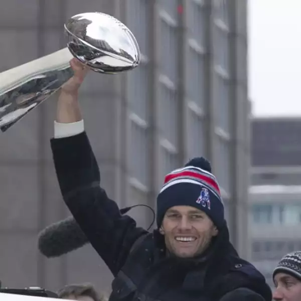 Tom Brady festeja en boston gale