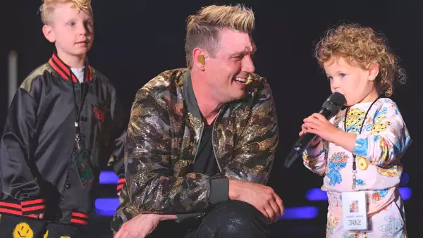Backstreet Boys canta con sus hijos en concierto en Los Ángeles