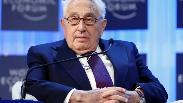 Henry Kissinger, presidente de Kissinger Associates, asiste a la reunión anual del Foro Económico Mundial (WEF) en Davos, Suiza, el 24 de enero de 2013.