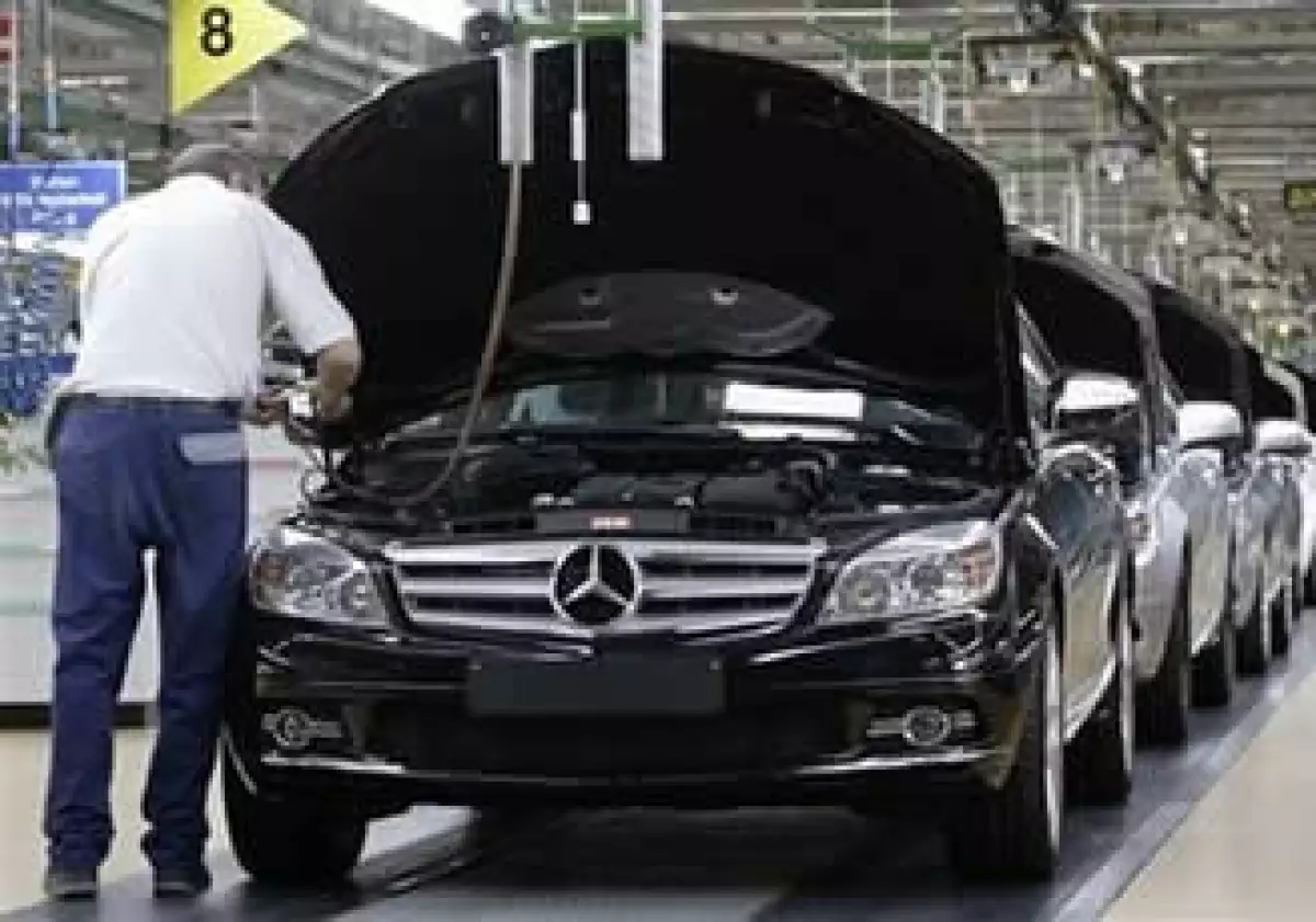 Daimler obtuvo ganancias de 140,000 millones de dólares en 2008, pero está pasando un momento difícil. (Foto: AP)