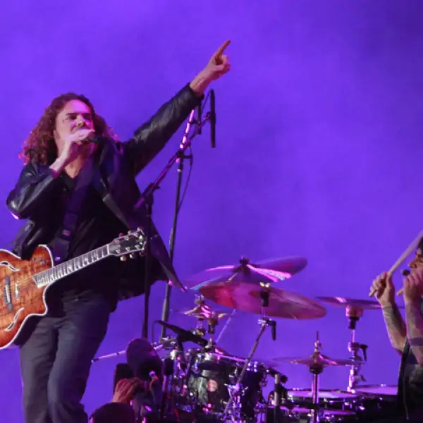 El grupo Maná formó parte de la gran diversidad musical que se presentó en el espectáculo deportivo.