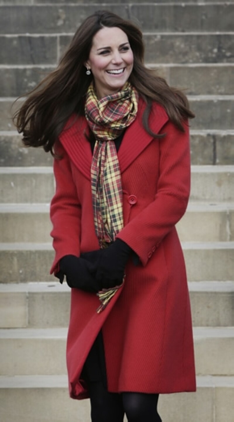 Kate lució un abrigo Armani, mismo que ya ha usado en otras ocasiones.